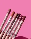 Lápiz de labios   USHAS El delineado de labios resalta tu belleza natural, acentuando la forma de tus labios. Utiliza un delineador que coincida con tu tono de labios y sigue el contorno natural para lograr u (3).webp