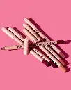 Lápiz de labios   USHAS El delineado de labios resalta tu belleza natural, acentuando la forma de tus labios. Utiliza un delineador que coincida con tu tono de labios y sigue el contorno natural para lograr u (2).webp